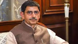 Tamil nadu: దిగొచ్చిన తమిళనాడు గవర్నర్.. బిల్లులకు ఆమోదం..