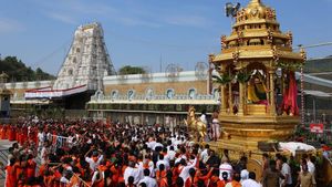 శ్రీవారి దర్శనంలో వెండి వాకిలి వద్ద భక్తుల కోసం  - ఈవో ధర్మారెడ్డి కీలక సూచనలు..!!