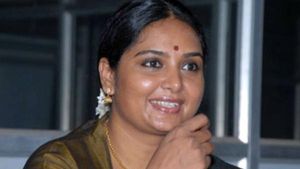 మీ వంశం ముఖ్యమా ?, పక్కింటోళ్ల వంశం ముఖ్యమా ?, మీరే డిసైడ్ చేసుకోండి, నటి మీద కేసు ! 