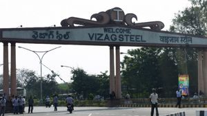 Vizag Steel బిడ్ల గడువు క్లోజ్: 29 సంస్థల ఆసక్తి, తెలంగాణ, ఏపీ వెనకడుగు