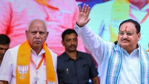 ఒంటరిగా బెంగళూరుకు యడియూరప్ప, సిట్టింగ్ ఎమ్మెల్యేలకు షాక్, సీటు లేదు, స్వీటు లేదు! 