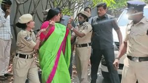 వైఎస్ షర్మిలకు 14 రోజుల రిమాండ్: చంచల్‌గూడ జైలుకు తరలింపు
