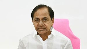దశాబ్ది ఉత్సవాలపై కేసీఆర్ సమీక్ష: అమరుల స్మారకం ముందు తెలంగాణ తల్లి విగ్రహం