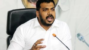 Anil Kumar Yadav : జగన్ చెప్తే తప్పుకుంటా  ! పార్టీ మార్పుపై అనిల్ కుమార్ యాదవ్ క్లారిటీ.. 
