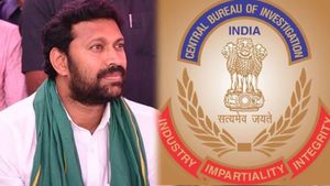 అవినాశ్ కోసం ఆస్పత్రికి వచ్చిన సీబీఐ - పోలీసు బలగాలు, హై టెన్షన్..!!
