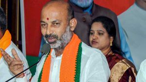 ఒవైసీ కాలేజీలో హెచ్ఓడీగా ఉగ్రవాది: బండి సంజయ్ సంచలన ఆరోపణలు