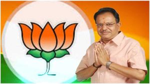 మీరు బీజేపీ ఎమ్మెల్యే అభ్యర్థి అయితే మాకేంటి ?, క్యూలో వచ్చి ఓటు వెయ్యండి ! 