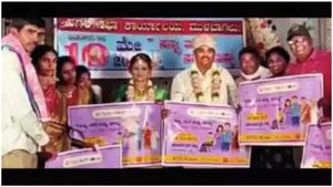 ఓటు మన ఆయుధం, పెళ్లిలో పెళ్లికూతురు, పెళ్లికొడుకు స్టేజ్ మీద వెరైటీ ప్రచారం !  