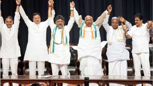 కర్ణాటక సీఎం ఎవరంటే?: ఆయనకే ఆ బాధ్యతను వదిలేసిన సీఎల్పీ
