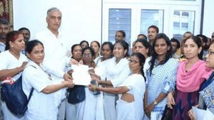 మరో 1,331 మంది కాంట్రాక్ట్ ఉద్యోగుల క్ర‌మ‌బ‌ద్దీక‌ర‌ణ‌: ఏ శాఖలో అంటే?