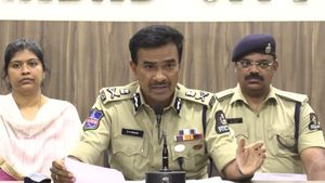  క్యూనెట్ పేరుతో మోసాలకు పాల్పడుతున్న ప్రధాన నిందితుడు అరెస్ట్: 54 కోట్లు ఫ్రీజ్