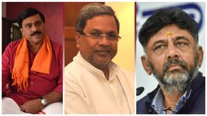  బీజేపీకి ఊహించిన షాక్ ఇచ్చిన గాలి జనార్దన్ రెడ్డి, సిద్దరామయ్య పక్కన ప్రత్యక్షం ! 