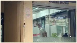 సినిమా స్టైల్లో..: పట్టపగలు మోండా మార్కెట్లోని నగల షాపులో 2.5 కిలోల బంగారం చోరీ