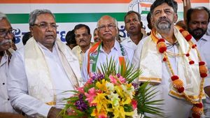 నువ్వు ఎవరో తెలీదు అనే టైపు లో రెండు ప్రత్యేక విమానాల్లో సిద్దూ, డీకేశీ ఢిల్లీకి జంప్ ! 