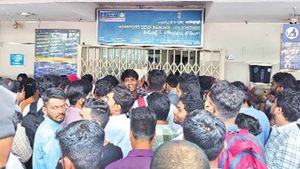  పాస్‌పోర్టు సేవలు ఇప్పుడు పోస్టాఫీసుల్లోనూ: పెరిగిన రద్దీ దృష్ట్యా కీలక నిర్ణయం