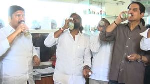 తెలంగాణ నీరా తాగిన ఏపీ మంత్రి జోగి రమేష్, సుమన్: ఇక ఏపీలోనూ!