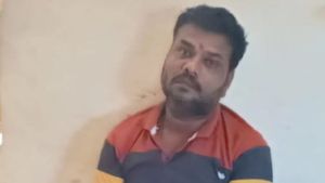 వెళ్లి.. సీఎంను అడగండి: విద్యుత్ బిల్లుల వసూలుకు వెళ్లిన ఉద్యోగిని కొట్టిన వ్యక్తి.. అరెస్ట్