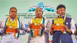 Congress manifesto: కీలక హామీలు ఇవే: మహిళలకు ఫ్రీ: యువత, ఉద్యోగులపై వరాలు