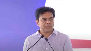 ఫాక్స్‌కాన్‌ శంకుస్థాపన చేసిన కేటీఆర్; మొదటిదశలో  25వేల మందికి ఉద్యోగాలు వస్తాయని ప్రకటన!!