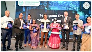 దేశపు మొట్టమొదటి రోబోటిక్స్ సమ్మిట్; హైదరాబాద్ ను  విశ్వనగరంగా చేసే పనిలో కేటీఆర్!!