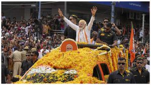 రోడ్ షోలతో బెంగళూరు మొత్తం తిరిగేసిన ప్రధాని మోదీ, ఎన్ని కిలోమీటర్లు అంటే ! 