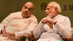  గుజరాత్ ప్రయోగాలు చేస్తే గుండు కొట్టి పంపించిన కన్నడిగులు, 75లో !