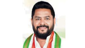 ఎమ్మెల్యే కారు నిలిపి వేటకొడవళ్లు చూపించి ?, బళ్లారిలో రాత్రి ఏం జరిగింది ? ! 