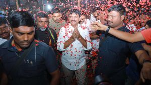 పొంగులేటి సర్వేలో తేలిందిదే - తాజా టార్గెట్, ముహూర్తం ఫిక్స్..!!
