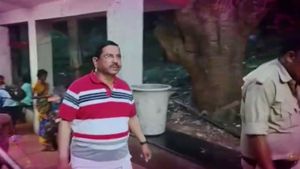 కేంద్ర మంత్రి, సీఎం రేసులో ఉన్న లీడర్ అలిపిరి టూ తిరుమలకు సింపుల్ గా! 