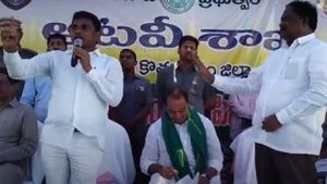 ఆ మాటలెందుకు? మంత్రి ముందే ఎమ్మెల్యేలు రేగా కాంతారావు, పోదెం వీరయ్య తీవ్ర వాగ్వాదం  (వీడియో)