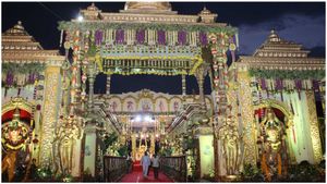 తిరుమల నారాయణగిరి గార్డెన్స్ లో ఉత్సవాల్లో భక్తులు, ఆ సేవలు రద్దు చేసిన టీటీడీ ! 