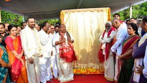 వైభవంగా శ్రీవారి ఆలయ శంకుస్థాపన చేసిన టీటీడీ చైర్మన్, మంత్రి గంగుల!! 