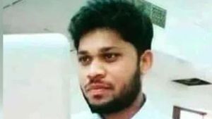 స్కూల్‌లో వంట మనిషిగా తల్లి.: సివిల్స్ ర్యాంక్ సాధించిన దళిత యువకుడు రేవయ్య