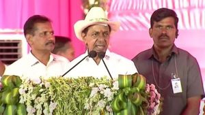  కాంగ్రెస్ వస్తే.. నమలకుండా మింగేస్తారు: నాగర్‌కర్నూల్ సభలో కేసీఆర్ కీలక వ్యాఖ్యలు
