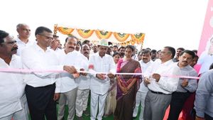 దేశంలోనే అతిపెద్ద రైల్వే కోచ్ ఫ్యాక్టరీని ప్రారంభించిన సీఎం కేసీఆర్