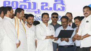 44 లక్షల తల్లుల ఖాతాల్లో అమ్మఒడి నిధులు- ముహూర్తం, మార్గదర్శకాలు..!!