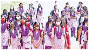 పాఠశాలల ప్రారంభ వేళ ప్రభుత్వం కీలక నిర్ణయం - 17 వరకు ఇలా..!!