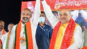 ఖమ్మంలో బీజేపీ లేదంటున్నారు: 15న అమిత్ షా సభతో తేల్చాద్దామంటూ  బండి సంజయ్