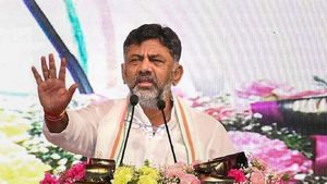 బెంగళూరులో చెరువు మధ్యలో రోడ్డు వేసిన ఇంజనీర్లు, డీకేశీ దెబ్బతో !