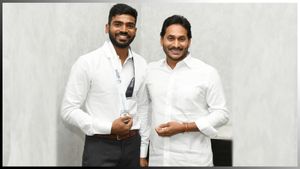 జగన్ తో భారత వికెట్ కీపర్ కేఎస్ భరత్ భేటీ-గ్రేట్ లీడర్, స్ఫూర్తి దాయకమని ప్రశంసలు..