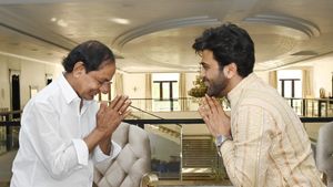 కేసీఆర్‌ను ఆహ్వానించిన హీరో శర్వానంద్