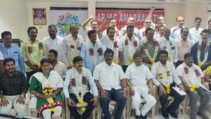 ఏపీ ఉద్యోగ సంఘాల ఉద్యమం - ప్రభుత్వం నుంచి పిలుపు..!!