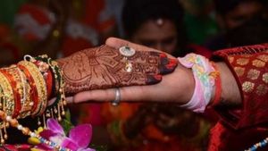 ముస్లీం బ్రదర్స్ తో లవ్, బావిలో శవాలు అయిన హిందూ అక్కాచెల్లెలు, ఏం జరిగింది?