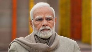  ఇంటర్ పాస్ కాకుండానే ఐటీ శాఖా మంత్రి అయిపోయారా ?, మోదీ లాగా చెయ్యం !