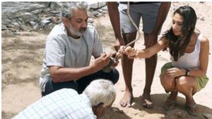పిచ్చపాటిగా ఎంజాయ్ చేస్తున్న రాజమౌళి, ఆర్ఆర్ఆర్ సినిమా హిట్ తరువాతే ఇలా ! 