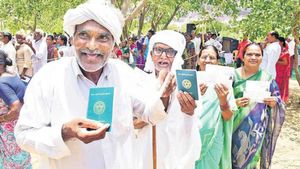 రైతులకు గుడ్‌న్యూస్: రైతుబంధు నిధులు ఖాతాల్లో జమ, ఎన్ని కోట్లంటే?