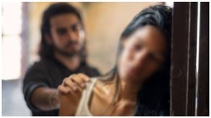 లేడీ లెక్చరర్ తో రొమాన్స్ చెయ్యలని ప్రయత్నించిన కాలేజ్ ప్రిన్సిపాల్, క్లైమాక్స్ లో ! 