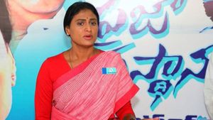 వైఎస్ షర్మిలకు నాంపల్లి కోర్టు సమన్లు: 20న హాజరుకావాలని ఆదేశం, ఏ కేసులోనంటే?