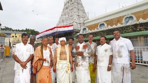  తిరుమలలో ఆసేవలు రద్దు, వైభవంగా కోయిల్ అల్వార్ తిరుమంజసం !!