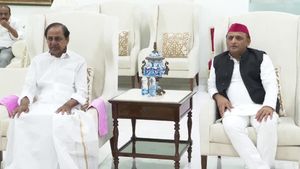 బీజేపీకి వ్యతిరేకంగా ఒక్కటి కావాలి: సీఎం కేసీఆర్‌తో అఖిలేష్ యాదవ్ భేటీ